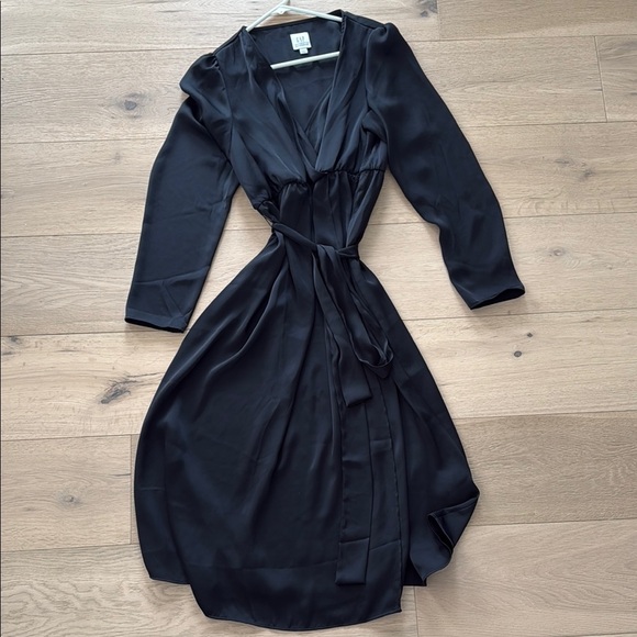 SUNDAY CLEAROUT!!! 
Gap Maternity Satin Wrap Midi Dress - Picture 3 of 6